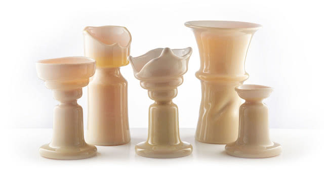 biała, cielista seria wazonów Zbigniew Horbowy