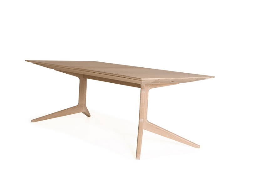 Stół Light - choć solidny i stabilny, zachwyca...