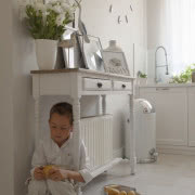 Biała kuchnia w stylu francuskim.