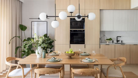 Dom pod lasem. Spokój, wygoda i kolory natury