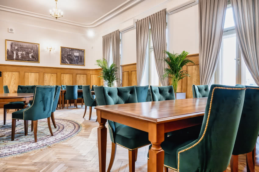 Jedna z sal restauracyjnych w odnowionym budynku...