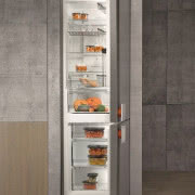 We wnętrzu lodówki klika designerskich smaczków...