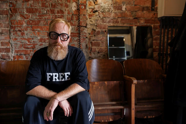 Przemo Łukasik w swoim lofcie na Śląsku