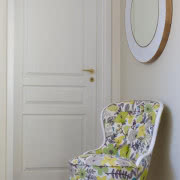 Biała kuchnia w stylu francuskim.