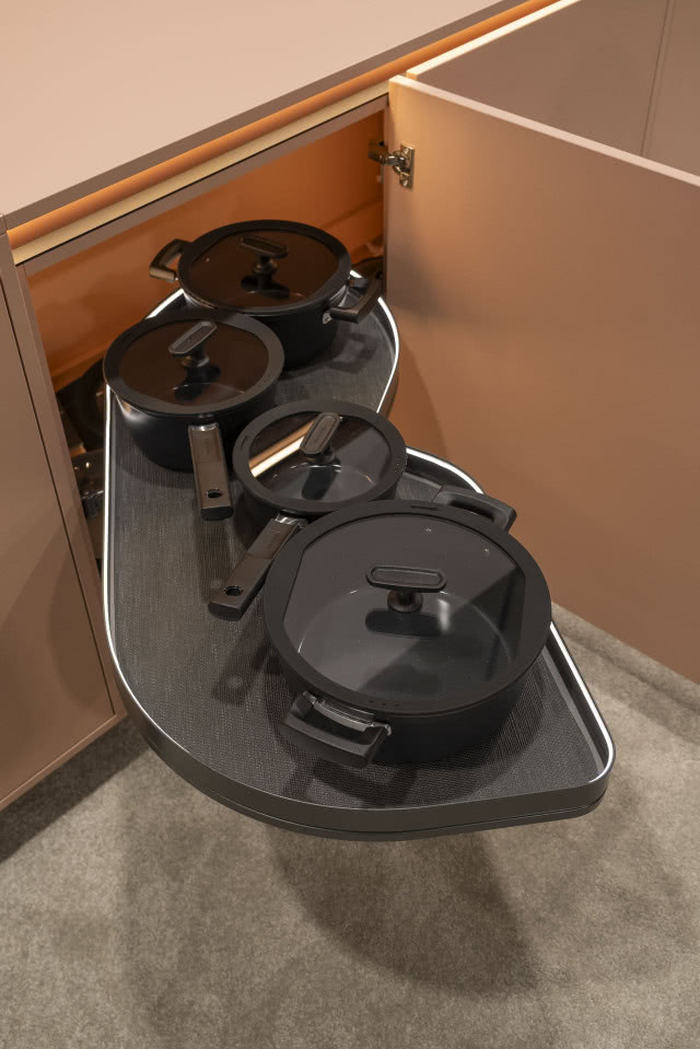 PEKA prezentuje „Szwajcarskie rozwiązania dla codziennej wygody” na targach ARSAW HOME 2025