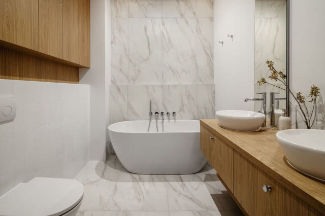 wanna wolnostojąca w łazience