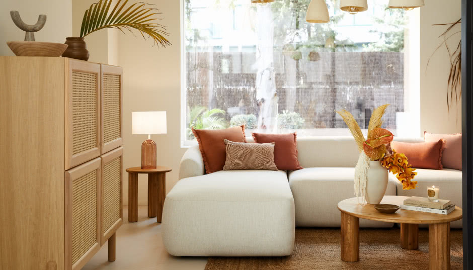 Dębowe drewno we wnętrzach - jak w pełni wykorzystać jego potencjał?