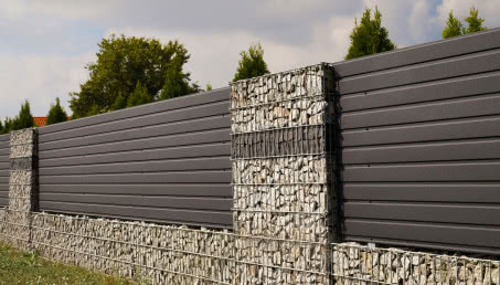 Ogrodzenia gabionowe: czy warto zdecydować się na takie rozwiązanie?