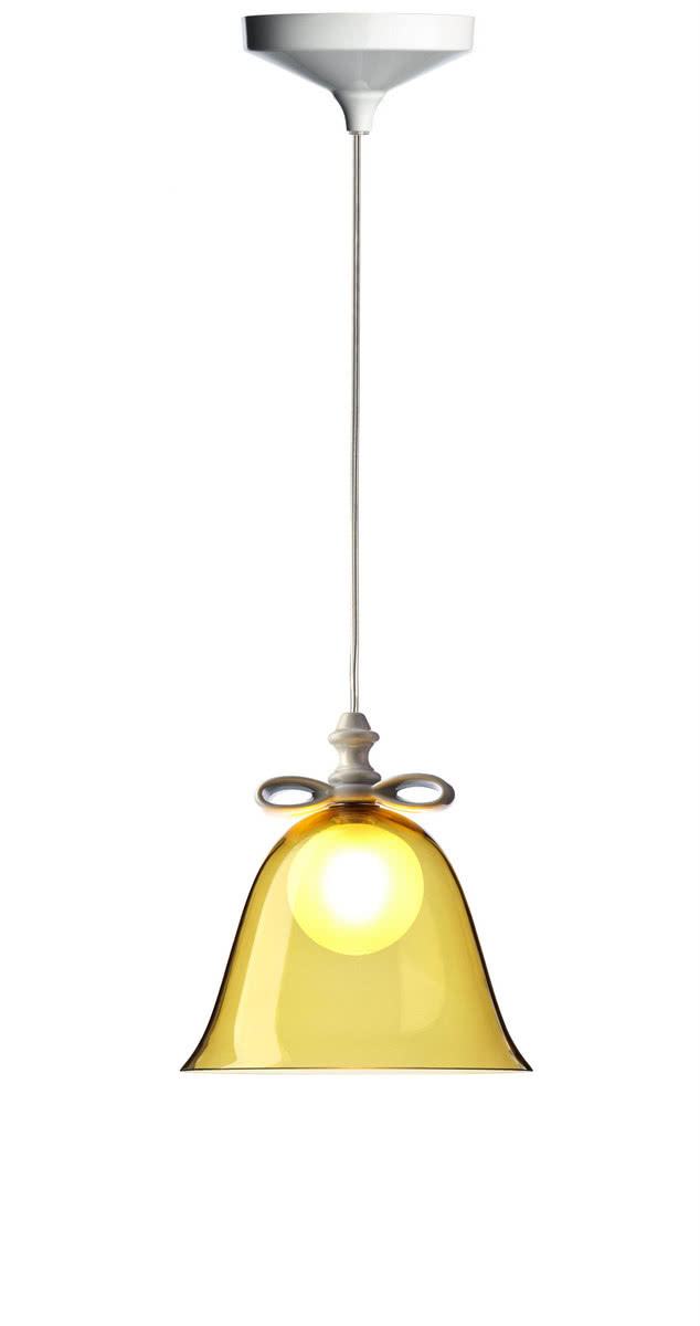 Jak dzwon
Jak sam Wanders mówi, formę lampy...