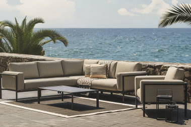 Na co zwrócić uwagę, kupując meble outdoorowe?