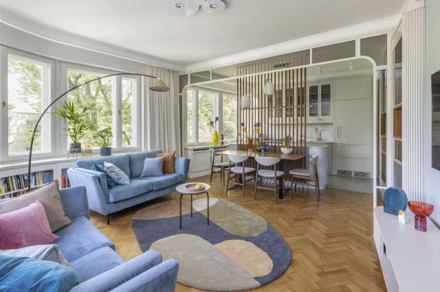 mieszkanie vintage z jodełką na podłodze