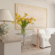 Wymarzony dom - jasne wnętrza w nieco francuskim stylu