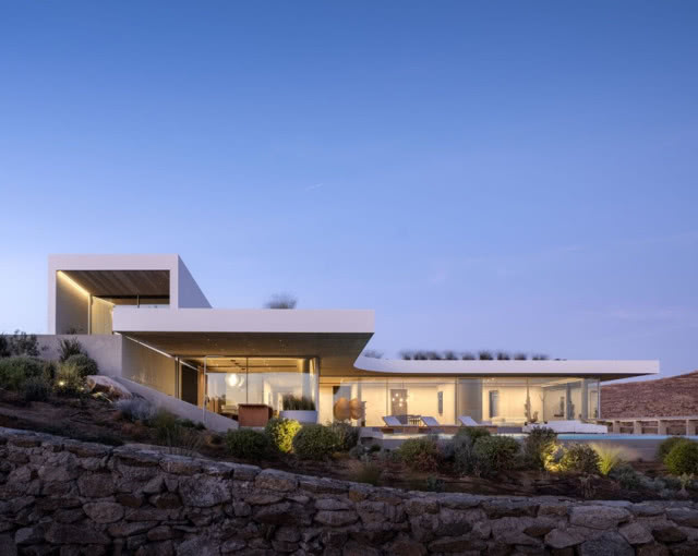 widok z dołu na dom