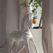 Biała kuchnia w stylu francuskim.