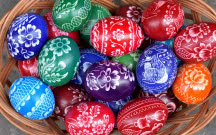 Techniki zdobienia wielkanocnych jajek - jak zrobić kraszanki, wydmuszki, drapanki