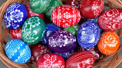 Techniki zdobienia wielkanocnych jajek - jak zrobić kraszanki, wydmuszki, drapanki