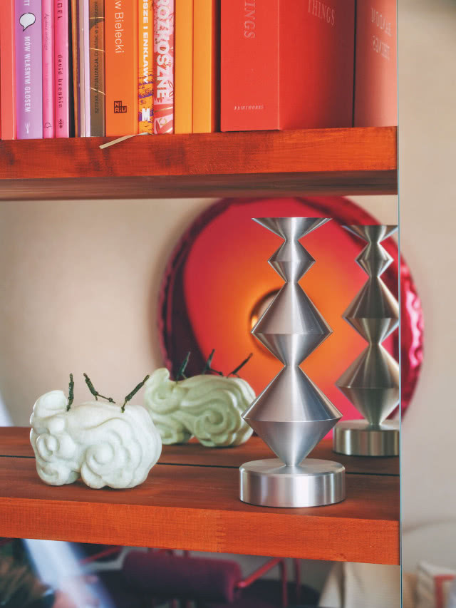 dodatki w salonie świecznik