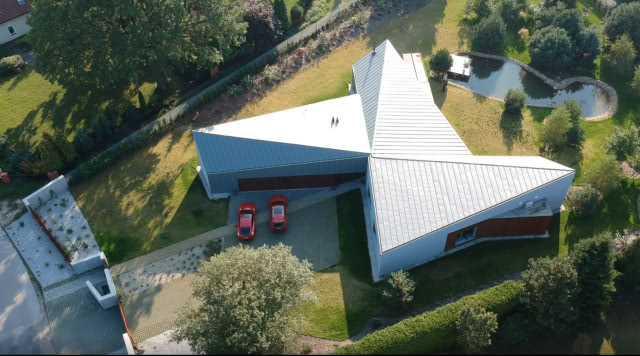 Geometryczny dom inspirowany wiatrakiem