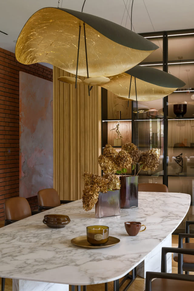 lampa nad stołem w jadalni