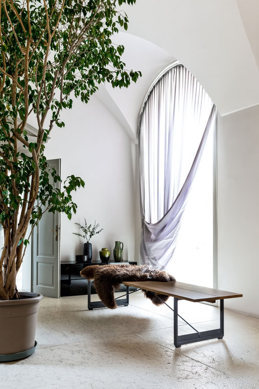 Ławka z serii Brut wykonana została
z odlewu...