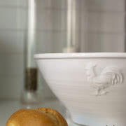 Biała kuchnia w stylu francuskim.