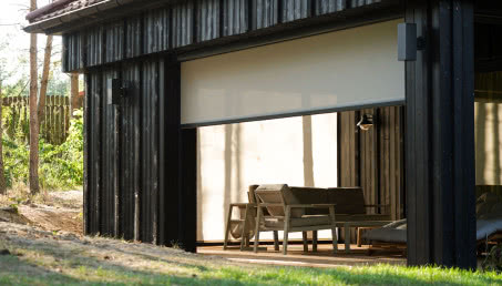 Jakie osłony zewnętrzne wybrać do dużych przeszkleń i na taras?