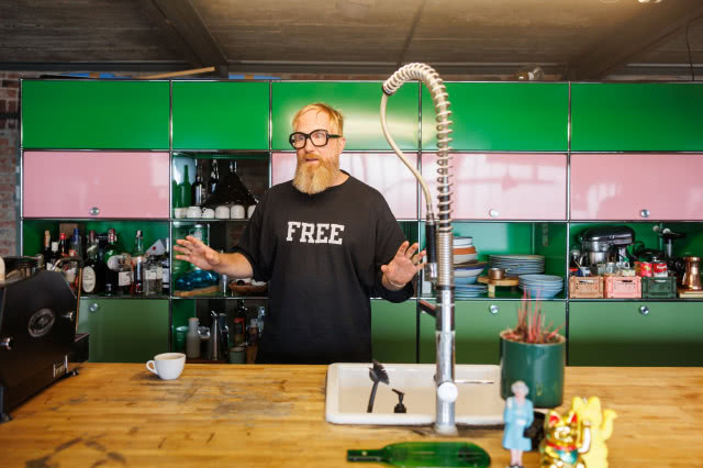 Zielono-różowa kuchnia Przemo Łukasika