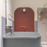 Tapeta w kolorze brudnego
różu pochodzi z...