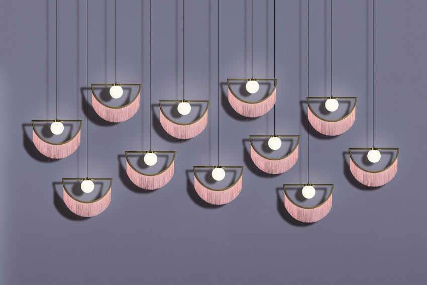 Lampa Wink ze złotą oprawą i dekoracyjnymi...