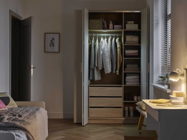 oświetlenie LED w szafie