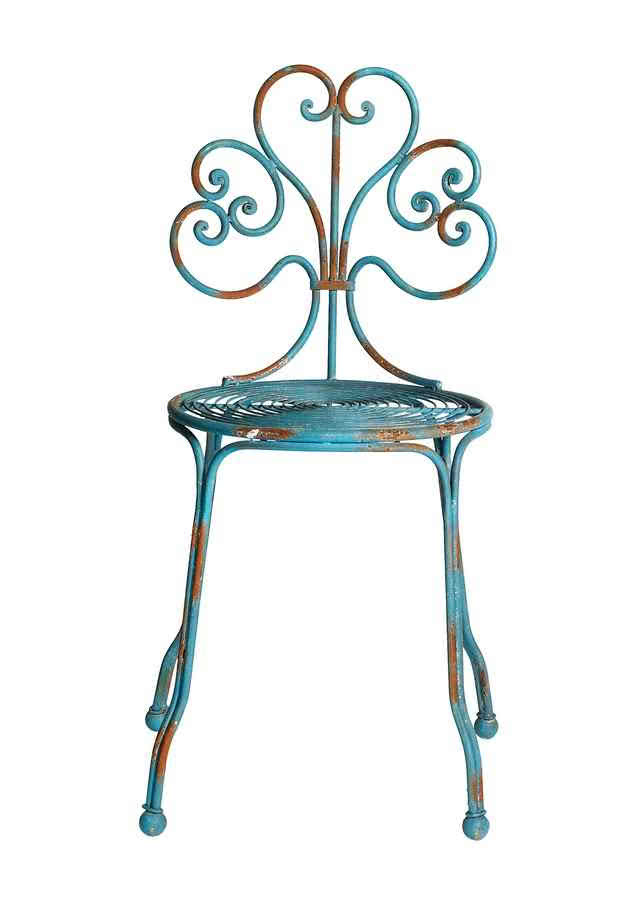 Metalowe krzesło z oparciem w kształcie pawiego...