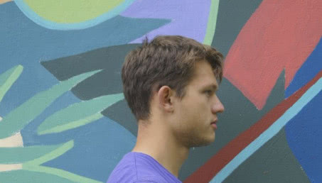 Ziemowit Fincek maluje z głowy