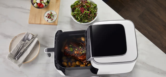 Model AF180EU o pojemności 6,2 litra został stworzony z myślą o wygodnych rodzinnych posiłkach.