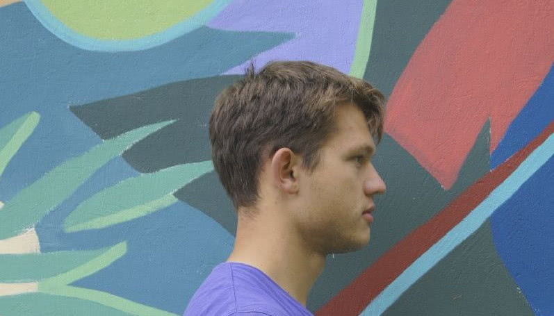 Ziemowit Fincek maluje z głowy