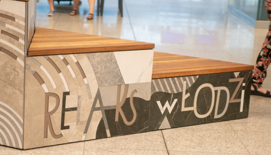 Tak się relaksuje Łódź! Na dworcu powstała wielopoziomowa ławka miejska