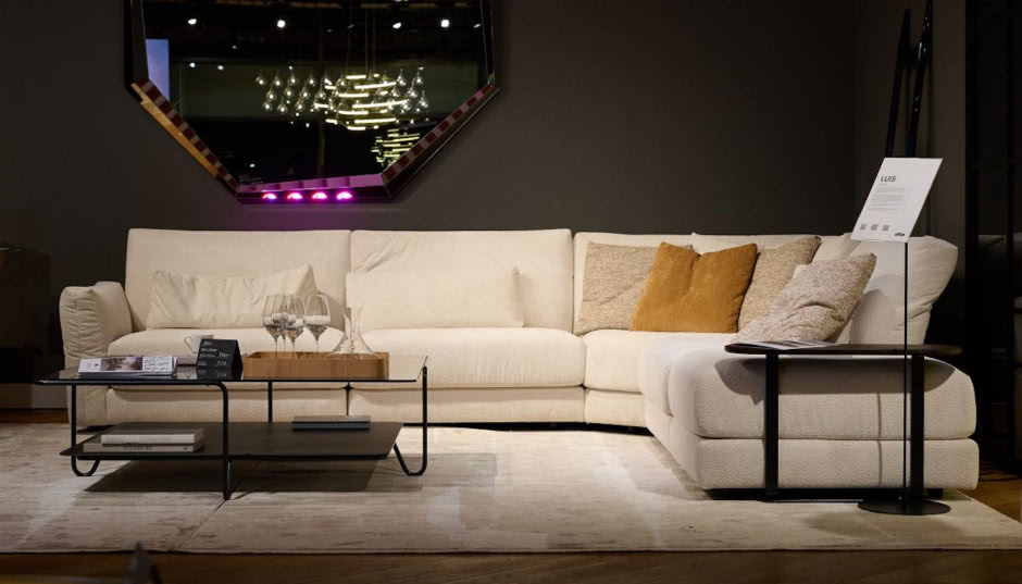 Olta - polskie sofy premium redefiniują komfort. Nowe modele ANAGA i LUIS w centrum The Olta Experience