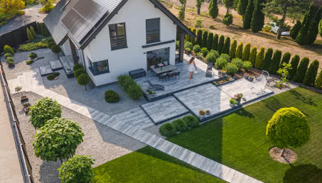 Jak estetycznie i funkcjonalnie wykończyć alejki i podjazdy?