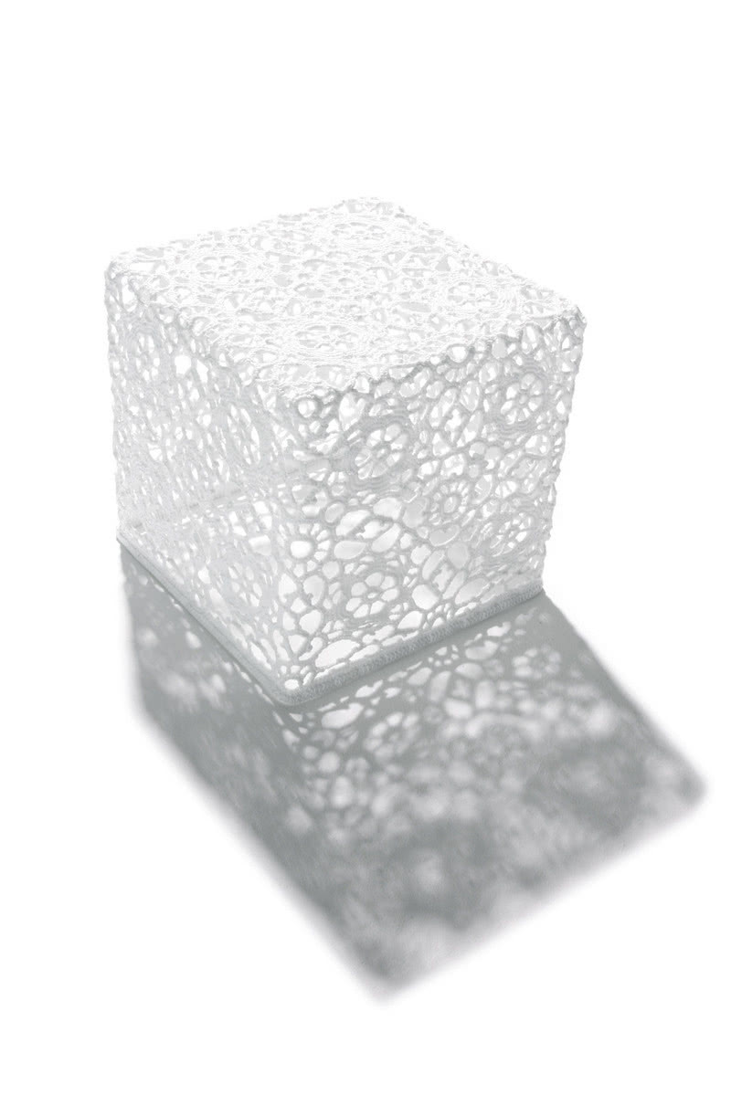 Lekka forma
Koronkowy stolik Crochet stanowi...