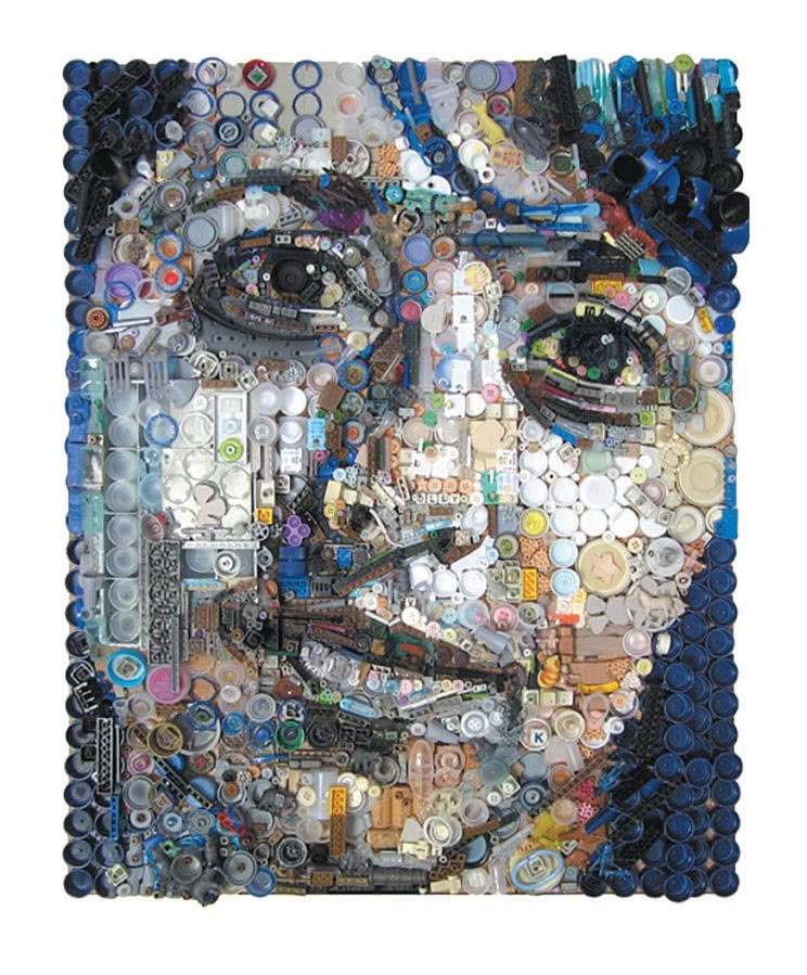Portret z plastikowych odpadów, homevoo.com.