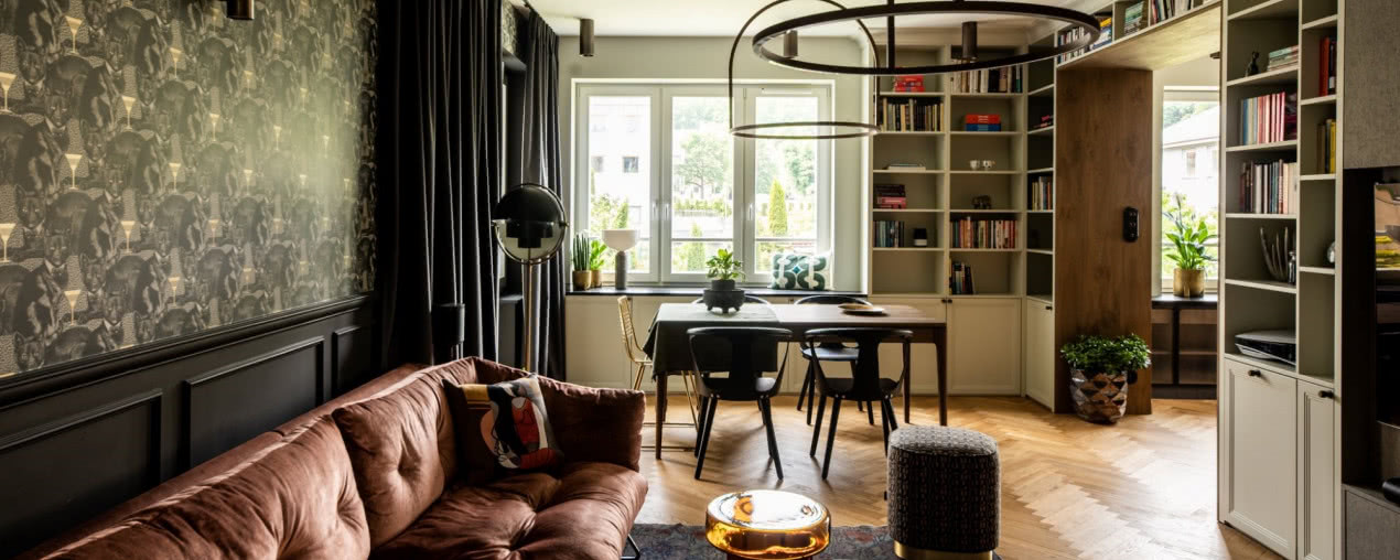 Forniry, kamienie, tapety i tkaniny - bogactwo faktur na 80 m2 w Gdyni