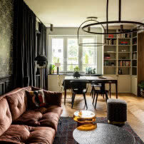 Forniry, kamienie, tapety i tkaniny - bogactwo faktur na 80 m2 w Gdyni