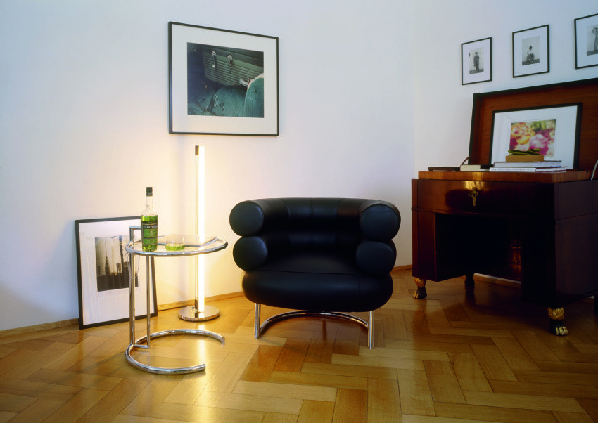 Fotel Bibendum ma chromowaną
podstawę, miękkie...