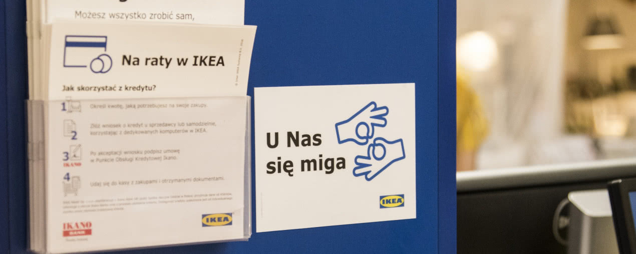 Pracownicy IKEA nauczyli się języka migowego! Specjalnie dla niesłyszących klientów.