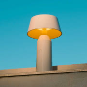 Bezprzewodowa lampa Bettorp od IKEA. Przy pomocy...