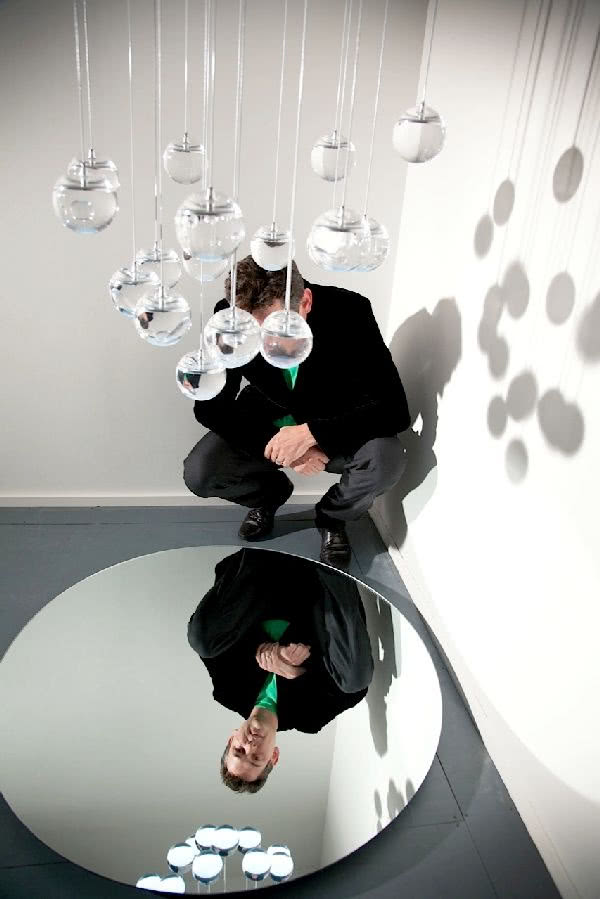 Dominic Harris z Księżycowym Żyrandolemfot. Hugo...