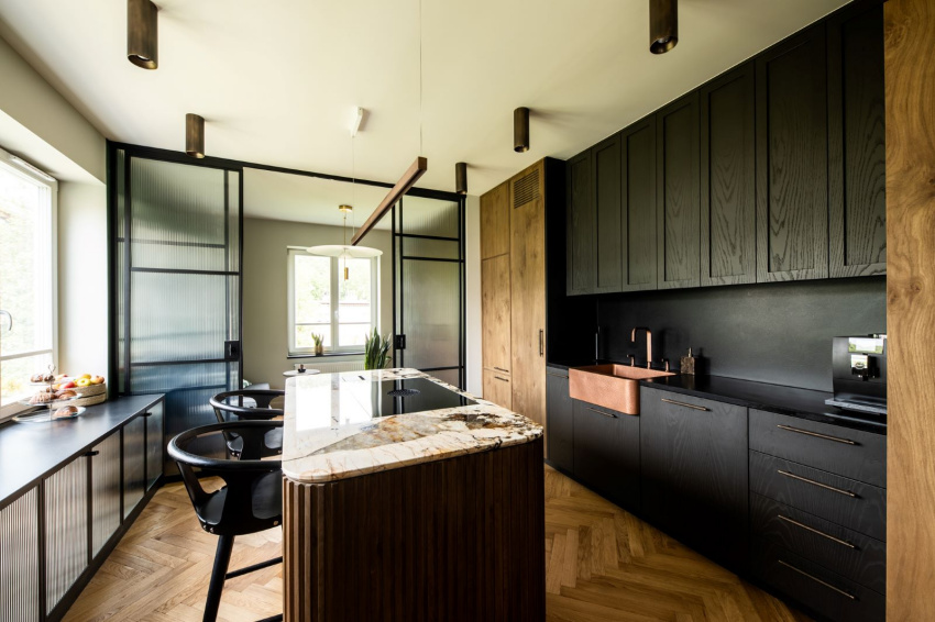 Elegancka kuchnia z jadalnią