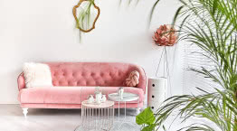 Pudrowe mieszkanie projektantki