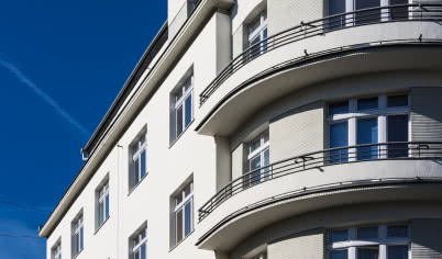 Przypominają kształtem transatlantyki! Modernistyczne budynki Gdyni zachwycają oryginalnym kształtem