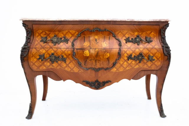 komoda na kabriolowych nóżkach