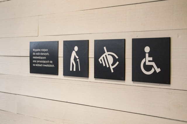 Pracownicy IKEA nauczyli się języka migowego! Specjalnie dla niesłyszących klientów.